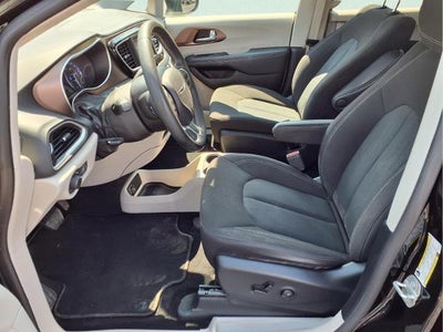 2024 Chrysler Voyager LX