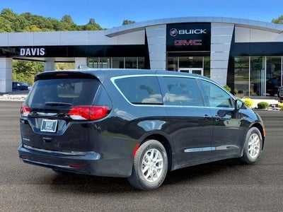 2024 Chrysler Voyager LX