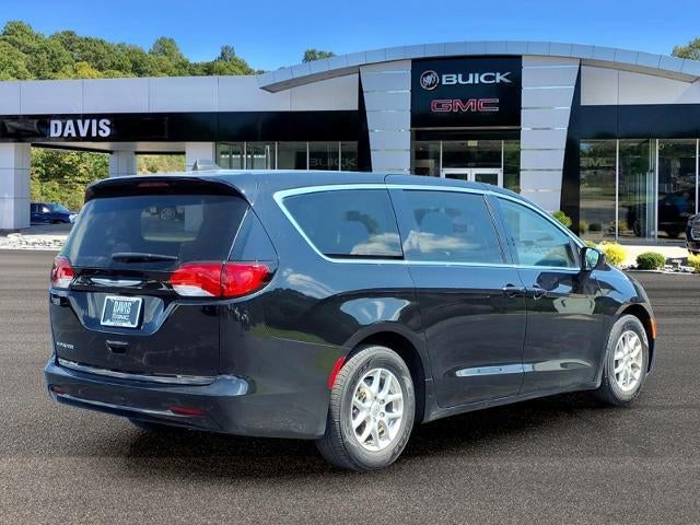 2024 Chrysler Voyager LX