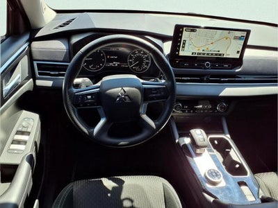 2025 Mitsubishi Outlander ES